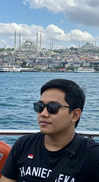 5. Wisatawan dapat menikmati perjalanan menyusuri Selat Bosphorus untuk melihat pemandangan yang luar biasa